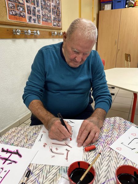 EHPAD Vallières Les Grandes - Atelier calligraphie 2023