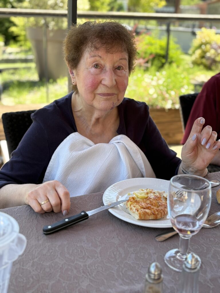 Dégustation - Atelier Pizza pour nos résidents - EHPAD Rochecorbon 2025